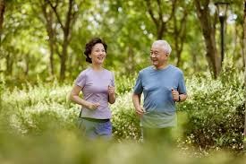 乔·迪马乔（Joe DiMaggio）达成连续 56 场安打神迹，至今仍被视为最难打破的纪录之首